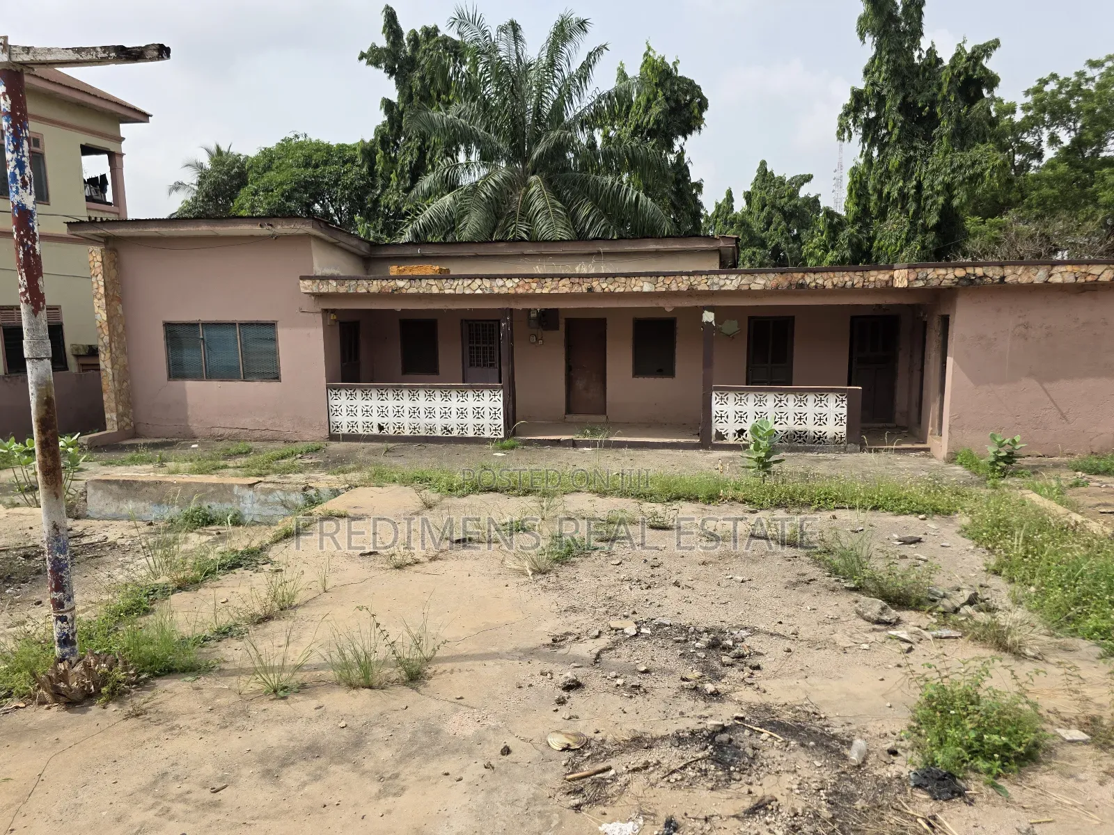 5bdrm House in Fredimens Real, Kumasi Metropolitan for sale