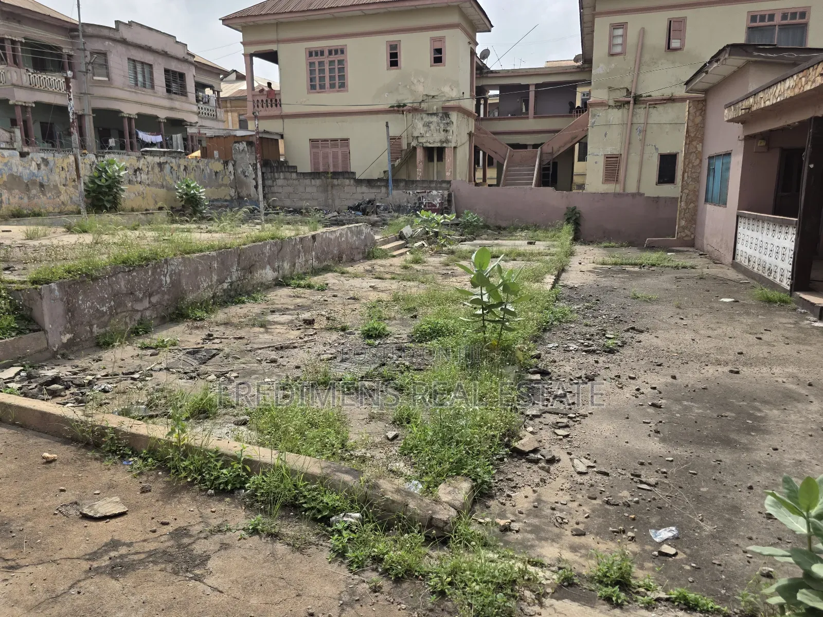 5bdrm House in Fredimens Real, Kumasi Metropolitan for sale
