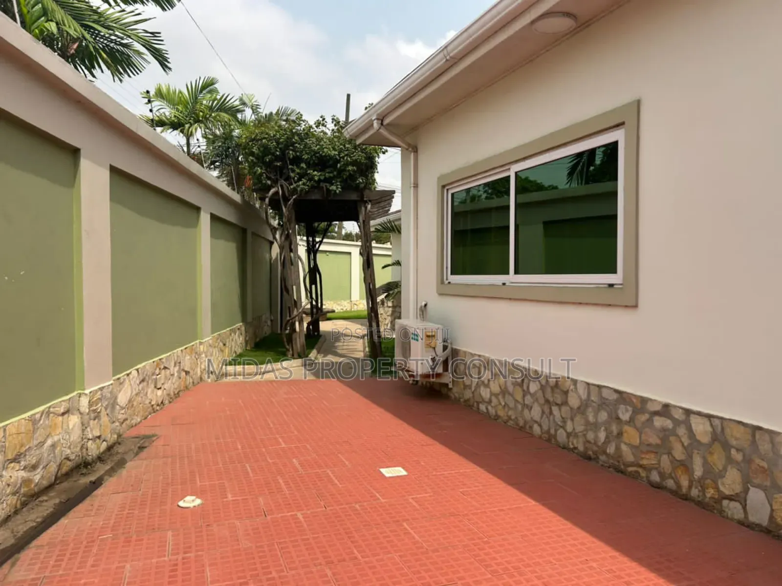 8bdrm House in Cantonment, Cantonments for rent