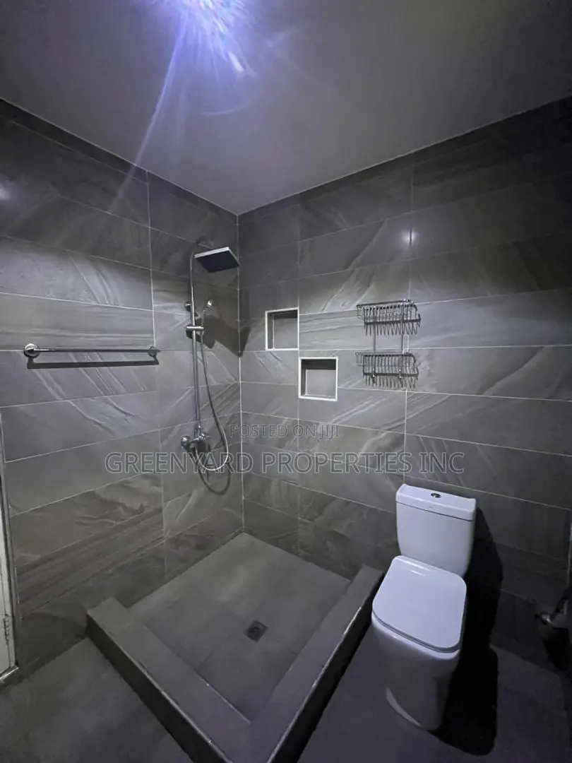 2bdrm Apartment in School Junction, Ashaley Botwe for rent
