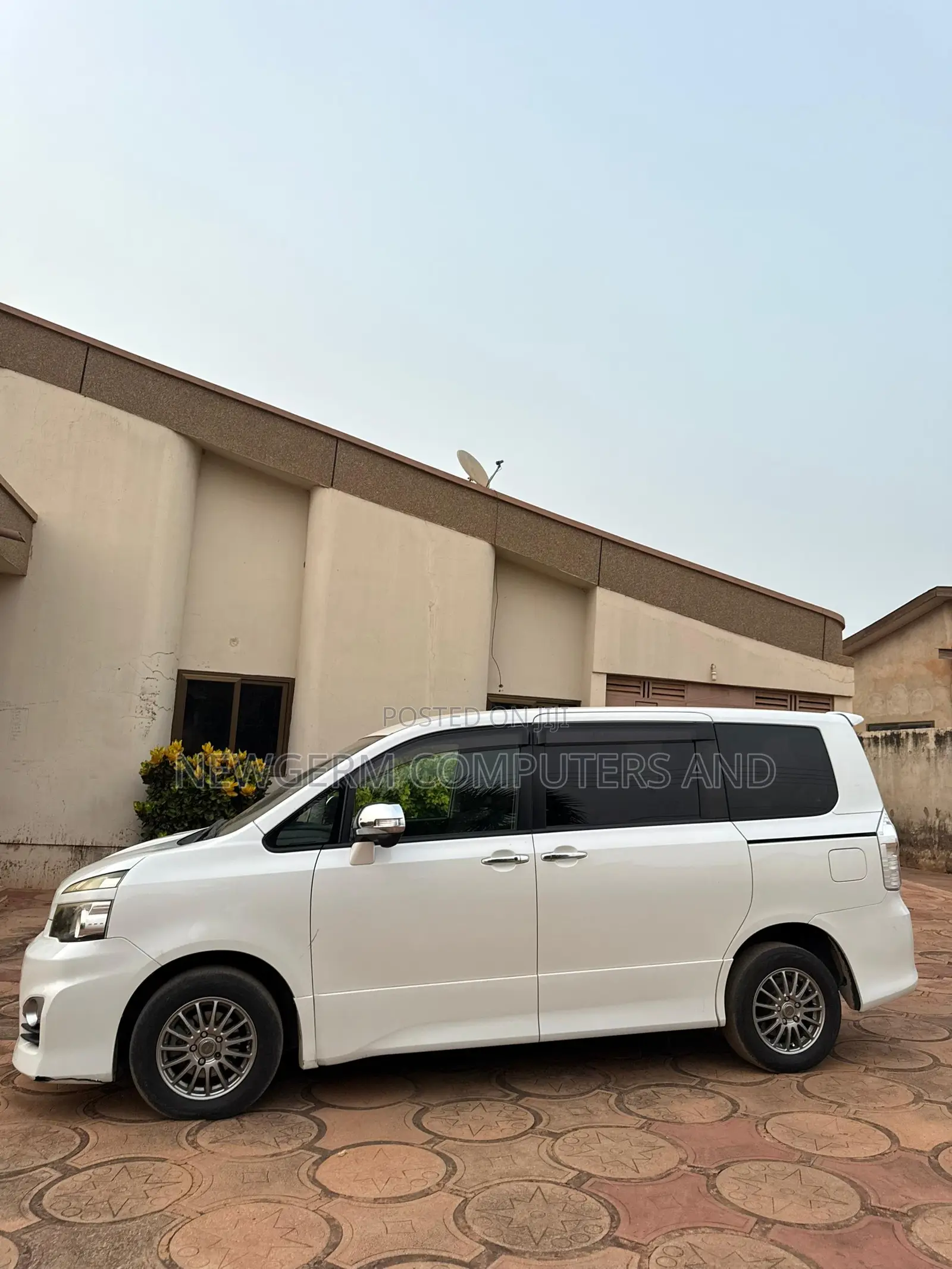 Toyota Voxy 2011 White