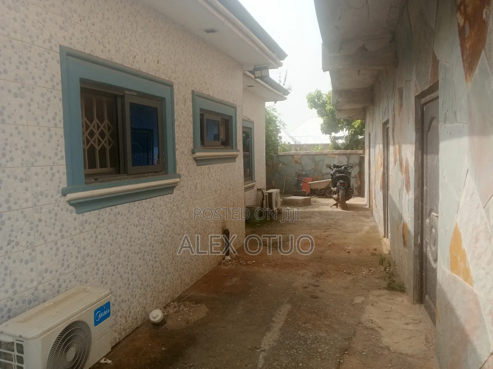 10bdrm House in Alex Otuo Properties, Kumasi Metropolitan for sale