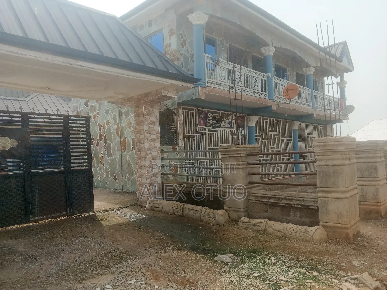 10bdrm House in Alex Otuo Properties, Kumasi Metropolitan for sale