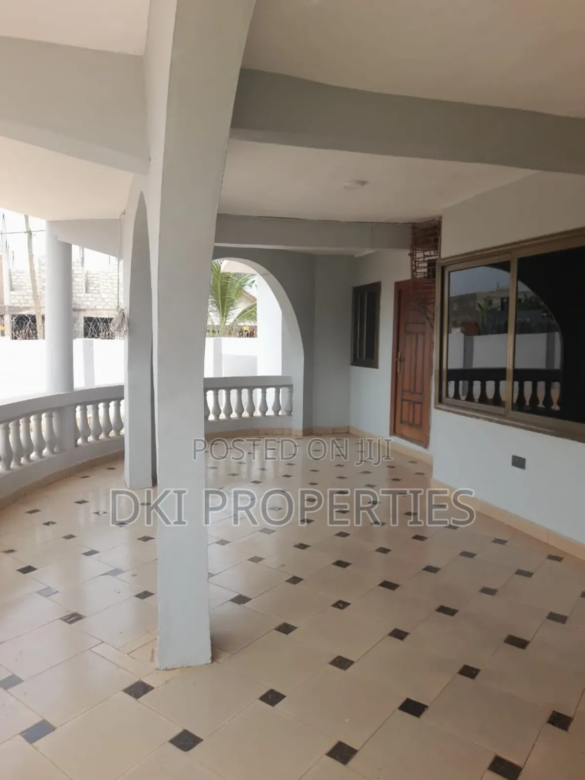5bdrm House in Dki Properties, Adenta for rent