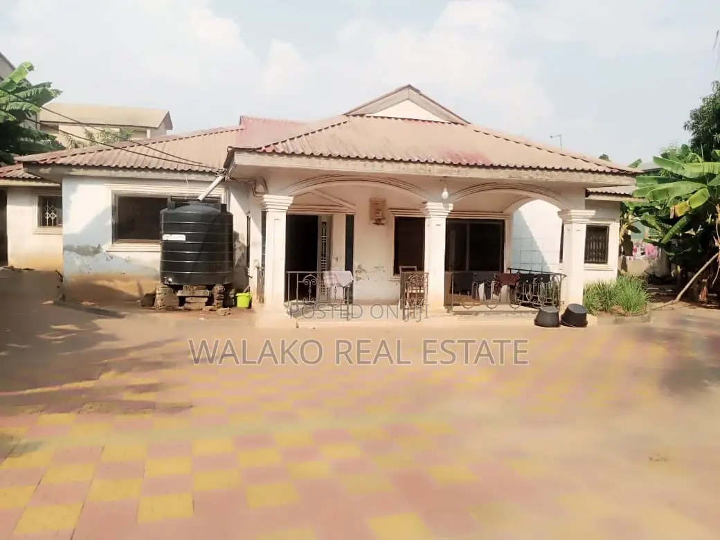 4bdrm House in Kwabenya for sale