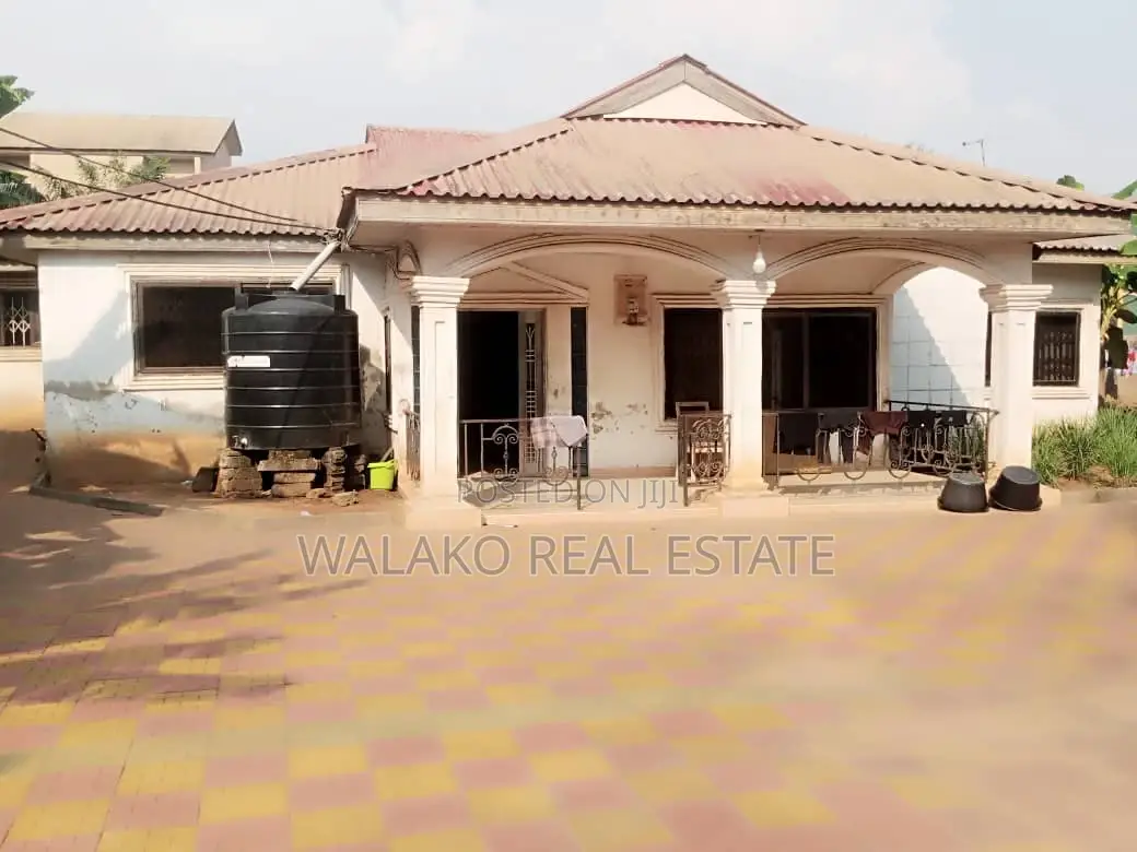 4bdrm House in Kwabenya for sale