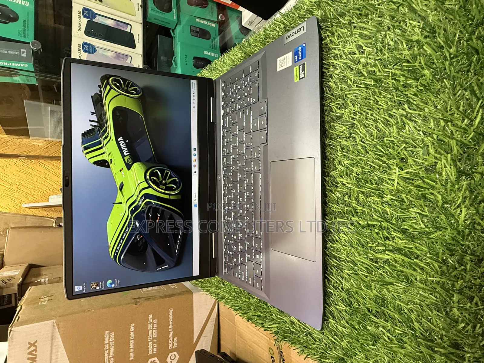 Laptop Lenovo LOQ 15IRH8 24GB Intel Core I7 SSHD (Hybrid) 1T