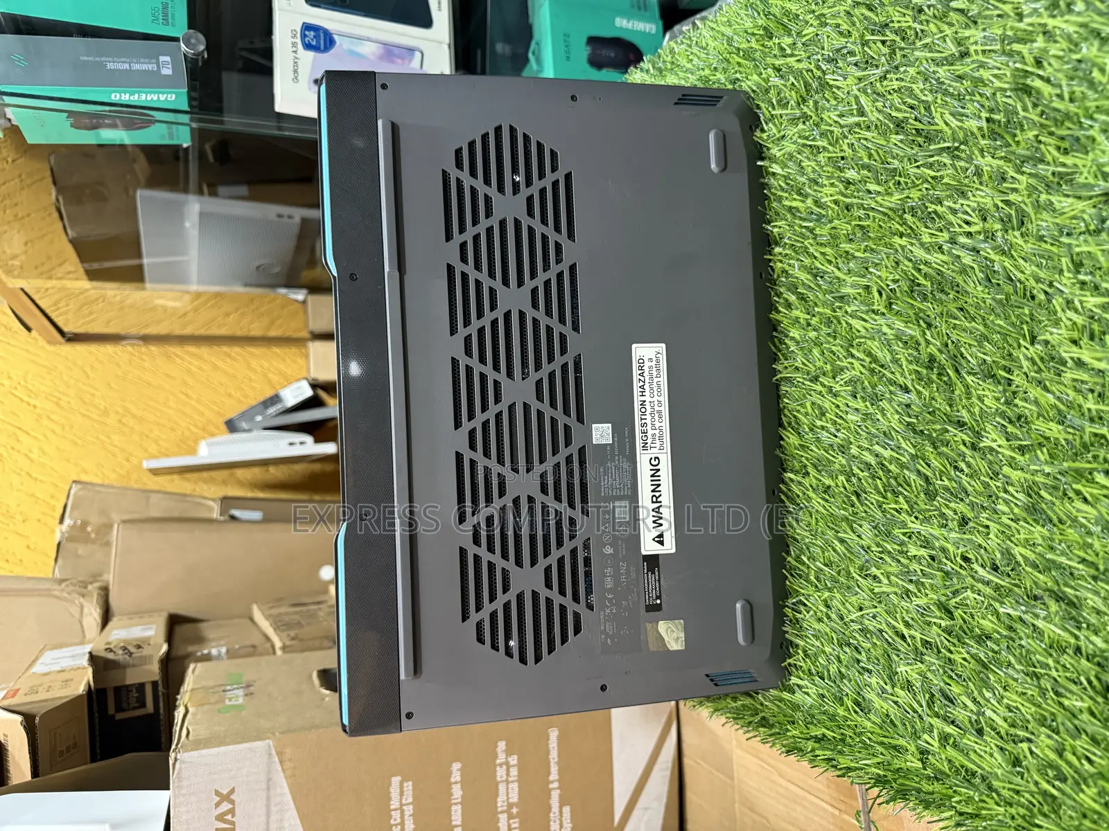 Laptop Lenovo LOQ 15IRH8 24GB Intel Core I7 SSHD (Hybrid) 1T