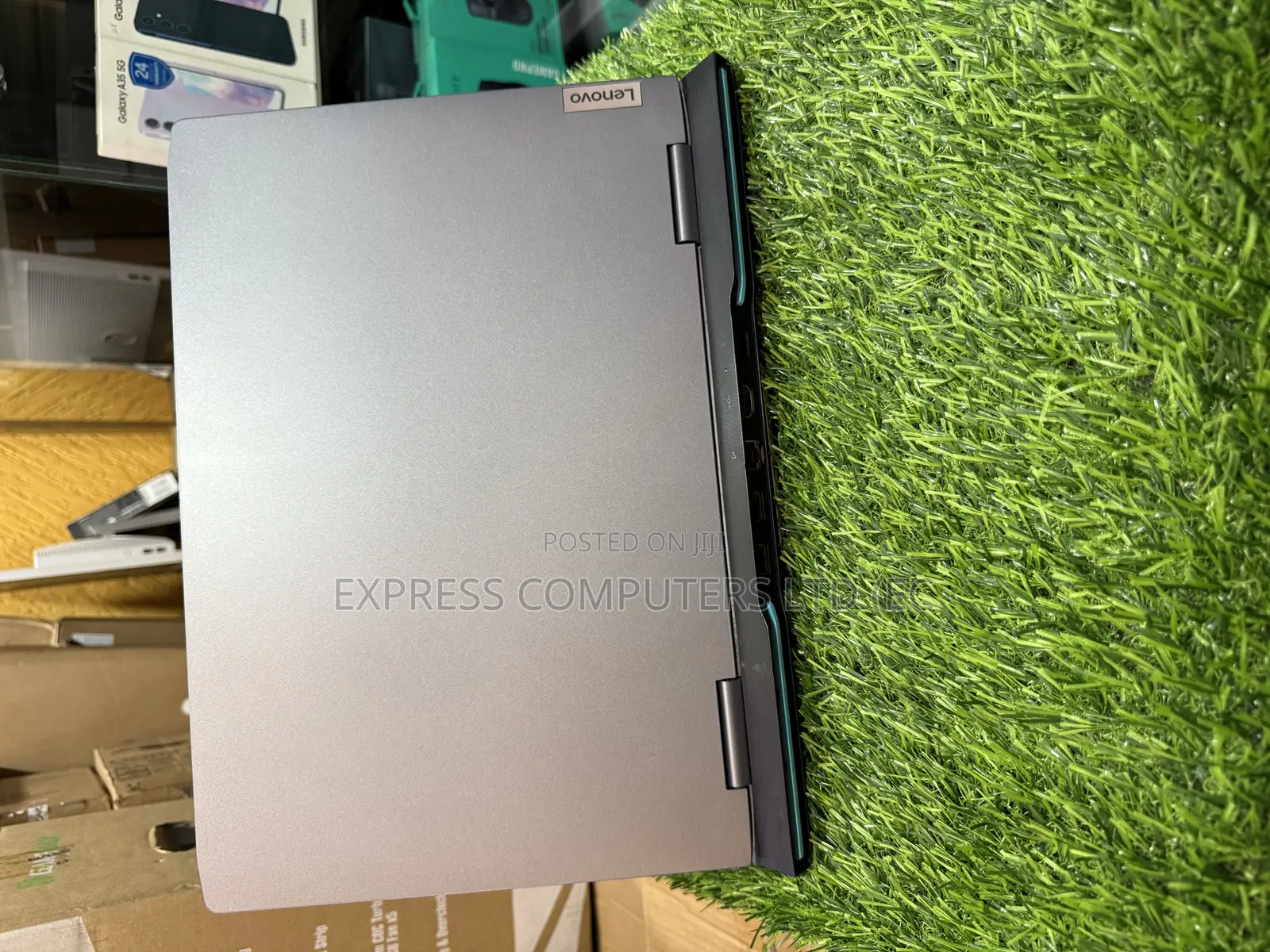 Laptop Lenovo LOQ 15IRH8 24GB Intel Core I7 SSHD (Hybrid) 1T