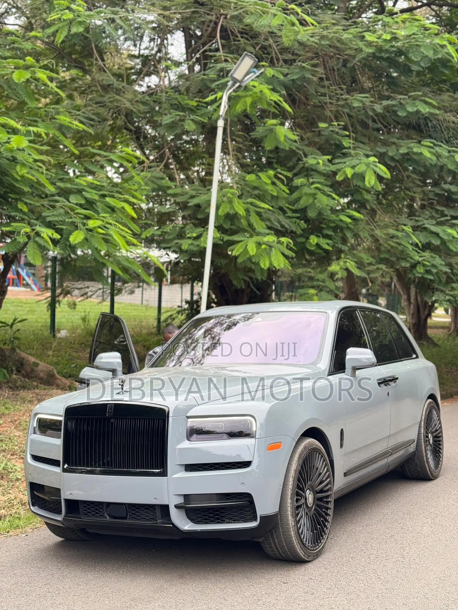 Rolls-Royce Cullinan Black Badge 2022 Gray
