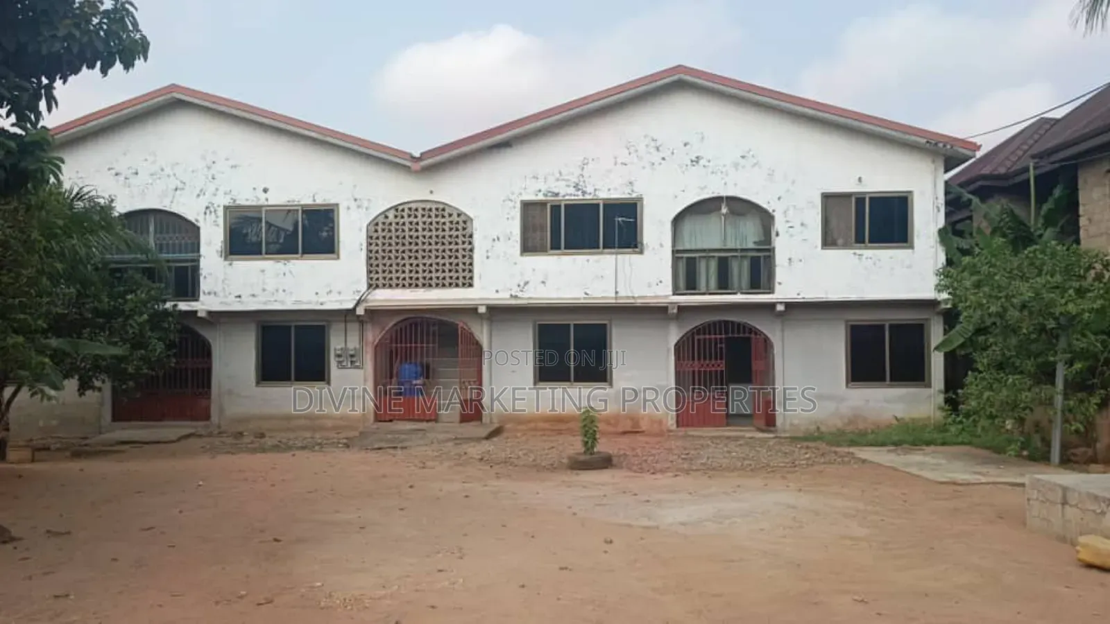 10bdrm House in Fanmilk, Ablekuma for sale