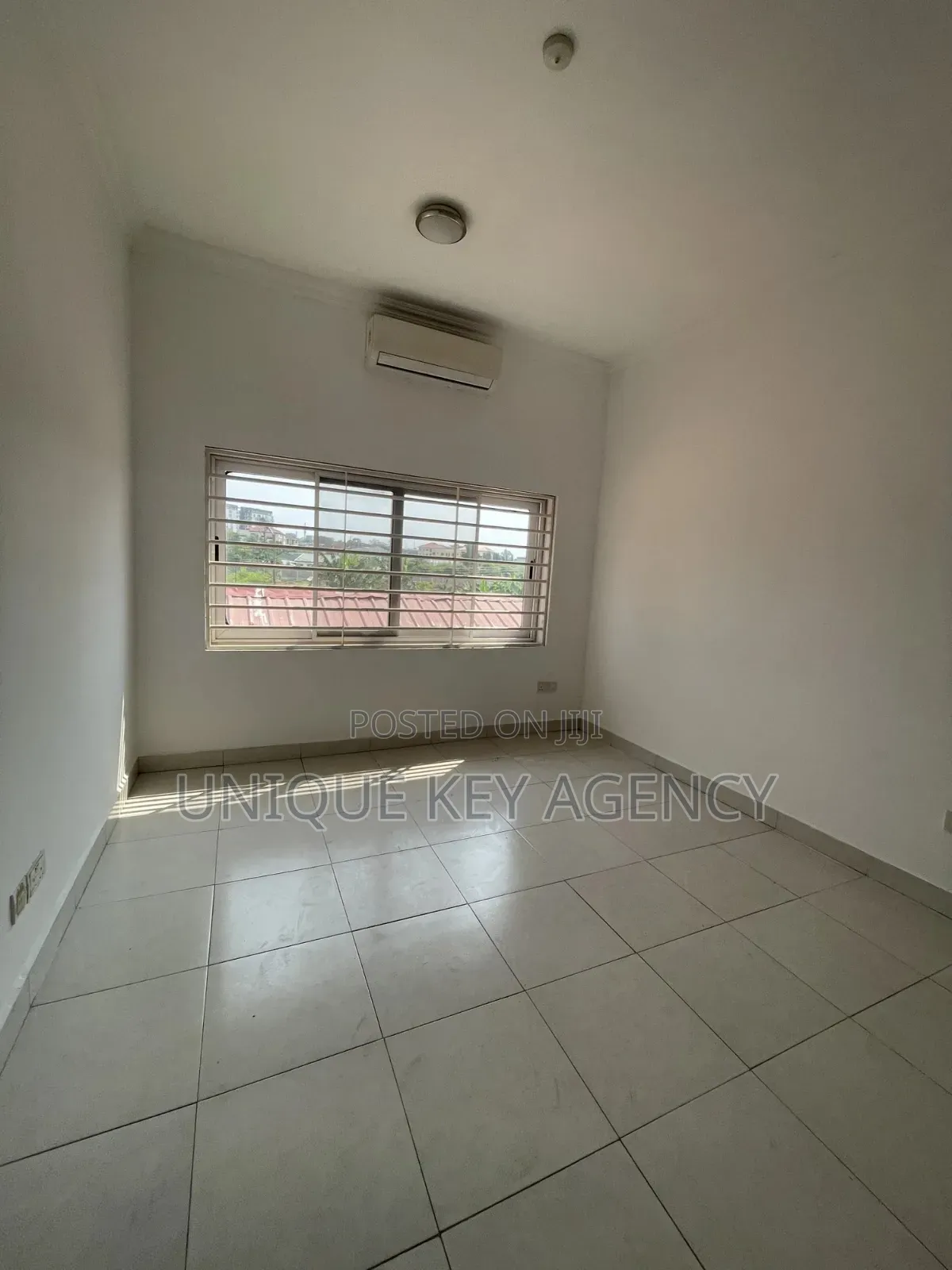 3bdrm Apartment in Unique Key Agency, Dzorwulu for rent