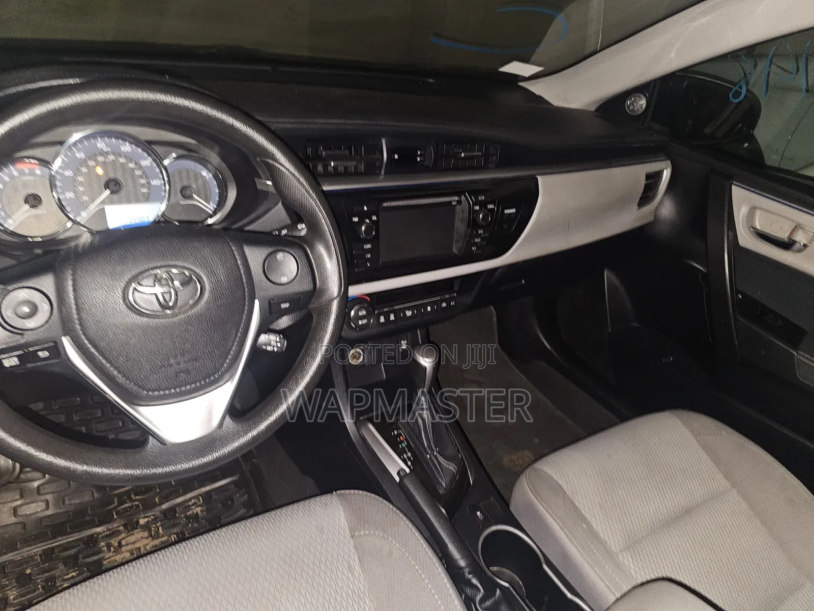 Toyota Corolla LE Premium 4dr Sedan (1.8L 4cyl CVT) 2016 White