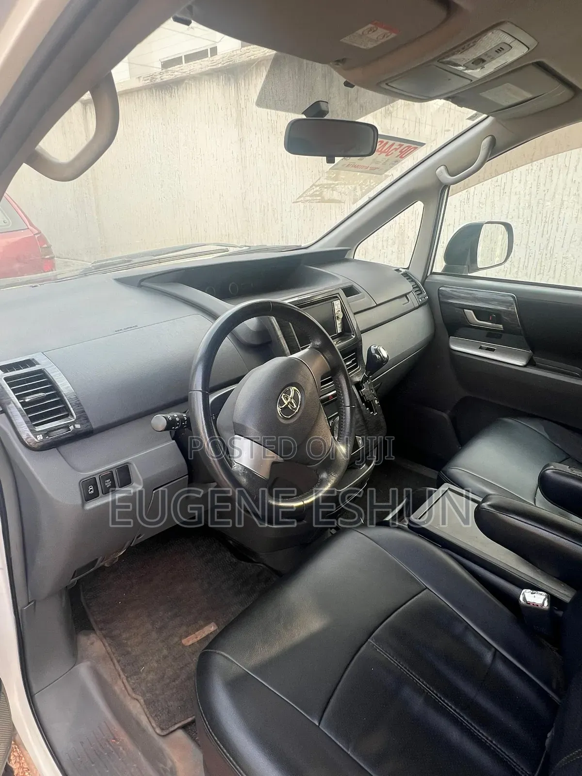 Toyota Voxy 2010 White