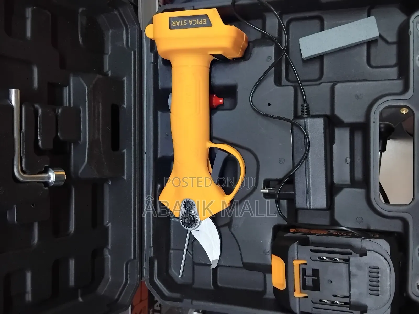 Electric Scissor