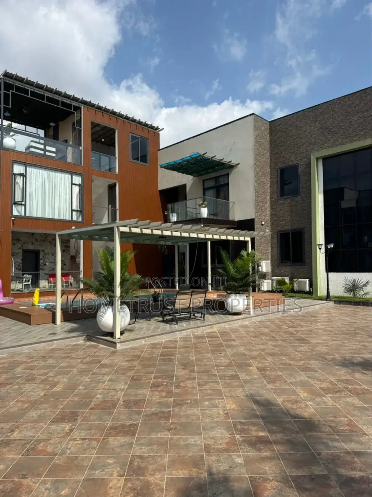 7bdrm Mansion in Hometrust Properties, Pillar 2 for sale