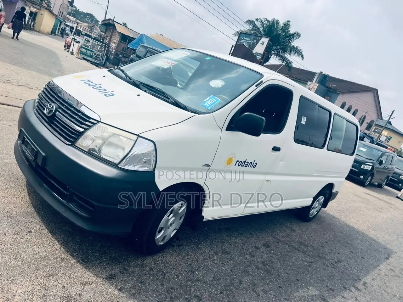 Toyota HiAce 2010 Red