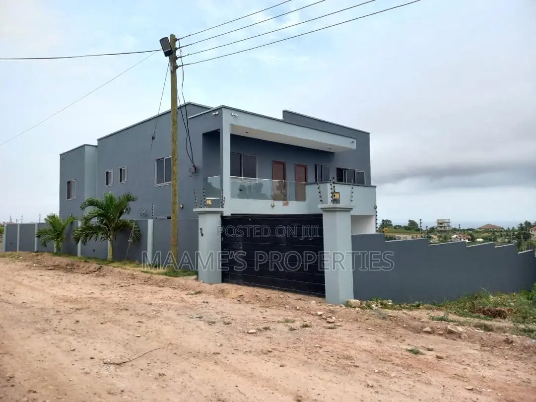 5bdrm Duplex in Bortiano for sale
