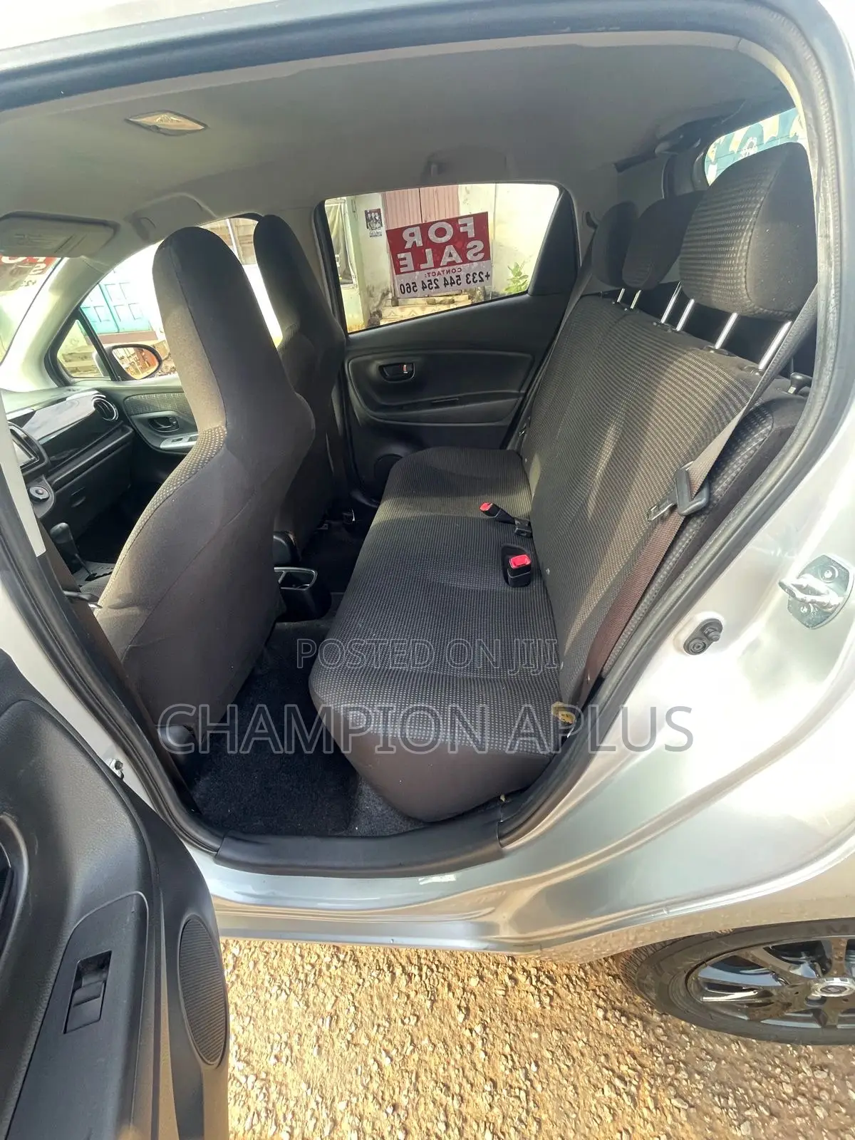 Toyota Vitz 1.3 AWD 3dr 2015 Gray