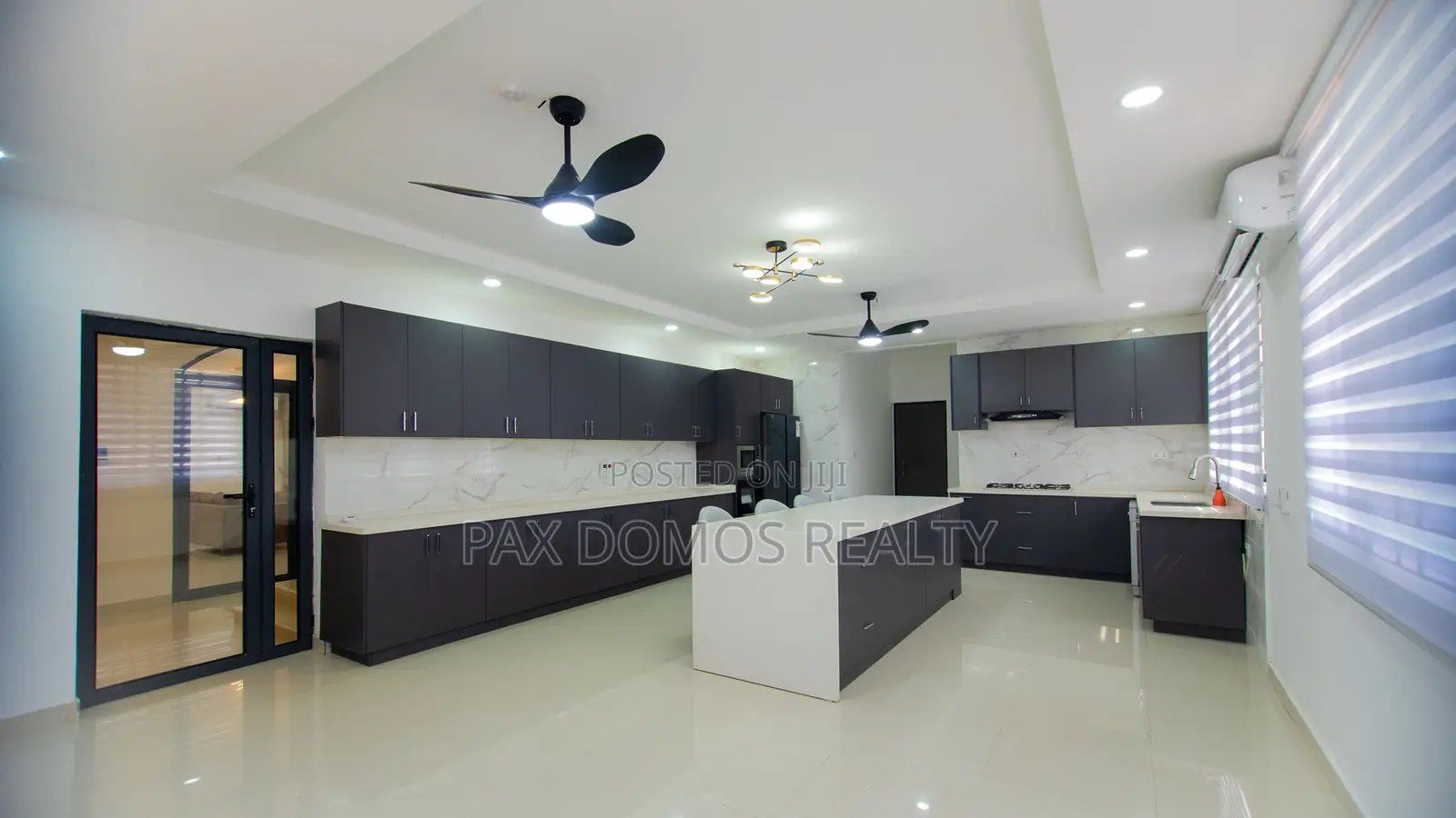 Furnished 4bdrm House in Tema Com 25 - Airbnb for rent