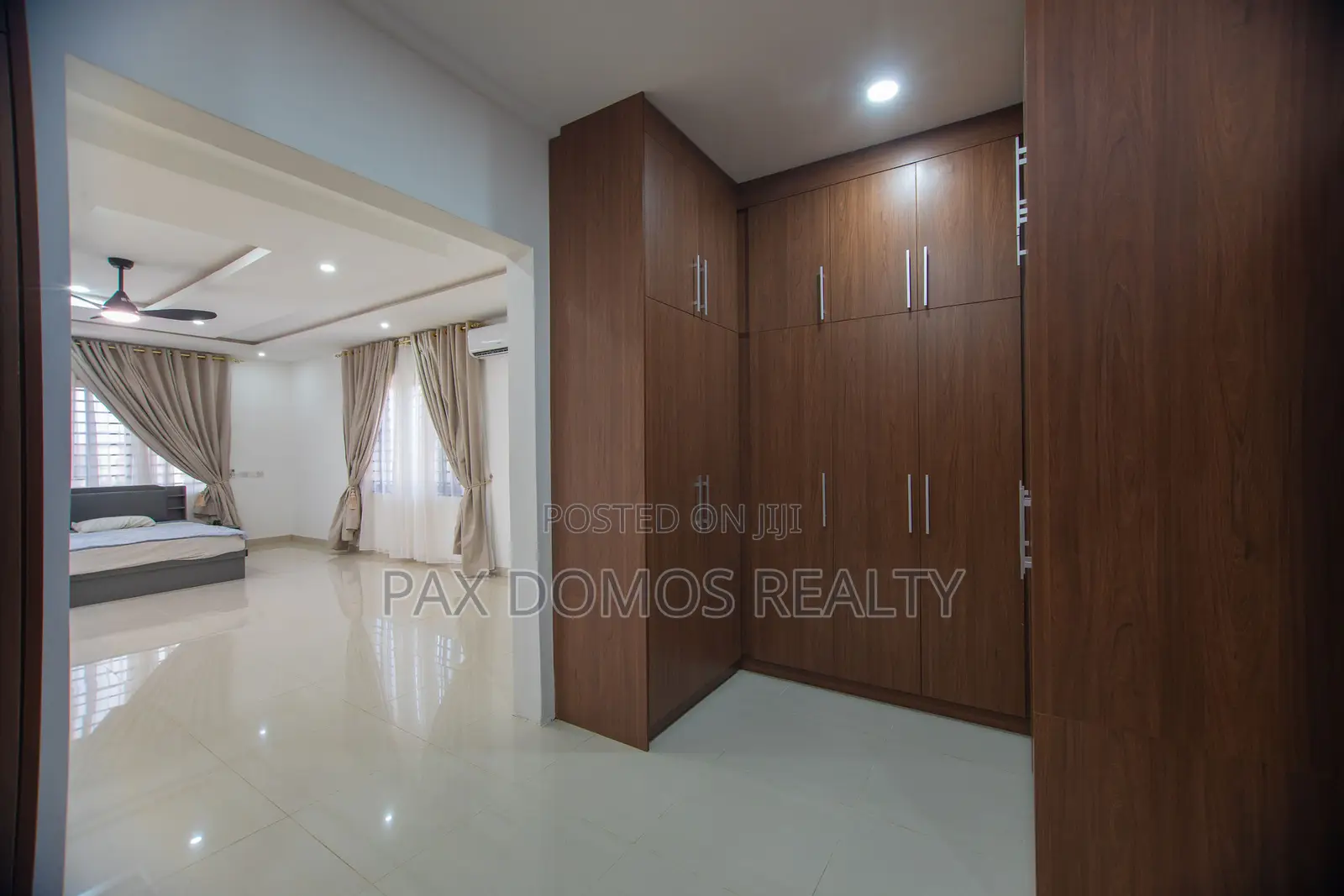 Furnished 4bdrm House in Tema Com 25 - Airbnb for rent