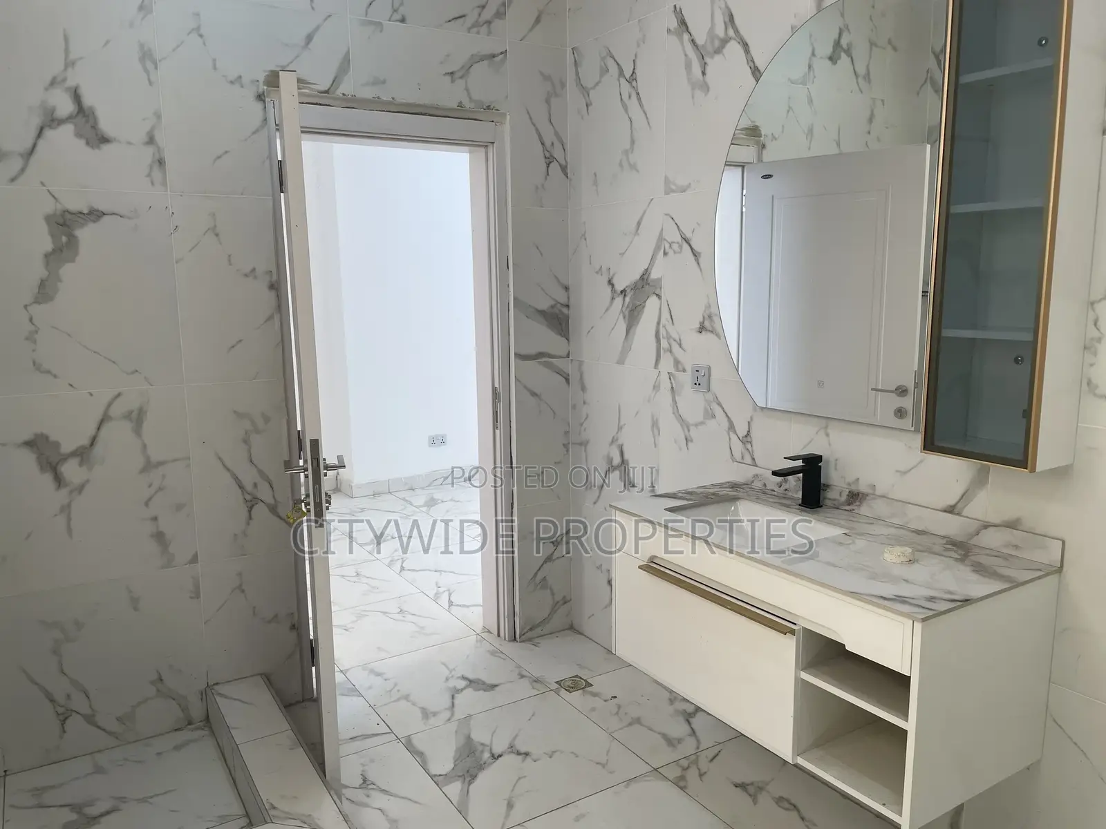 3bdrm House in New Achimota, Mile 7 for sale