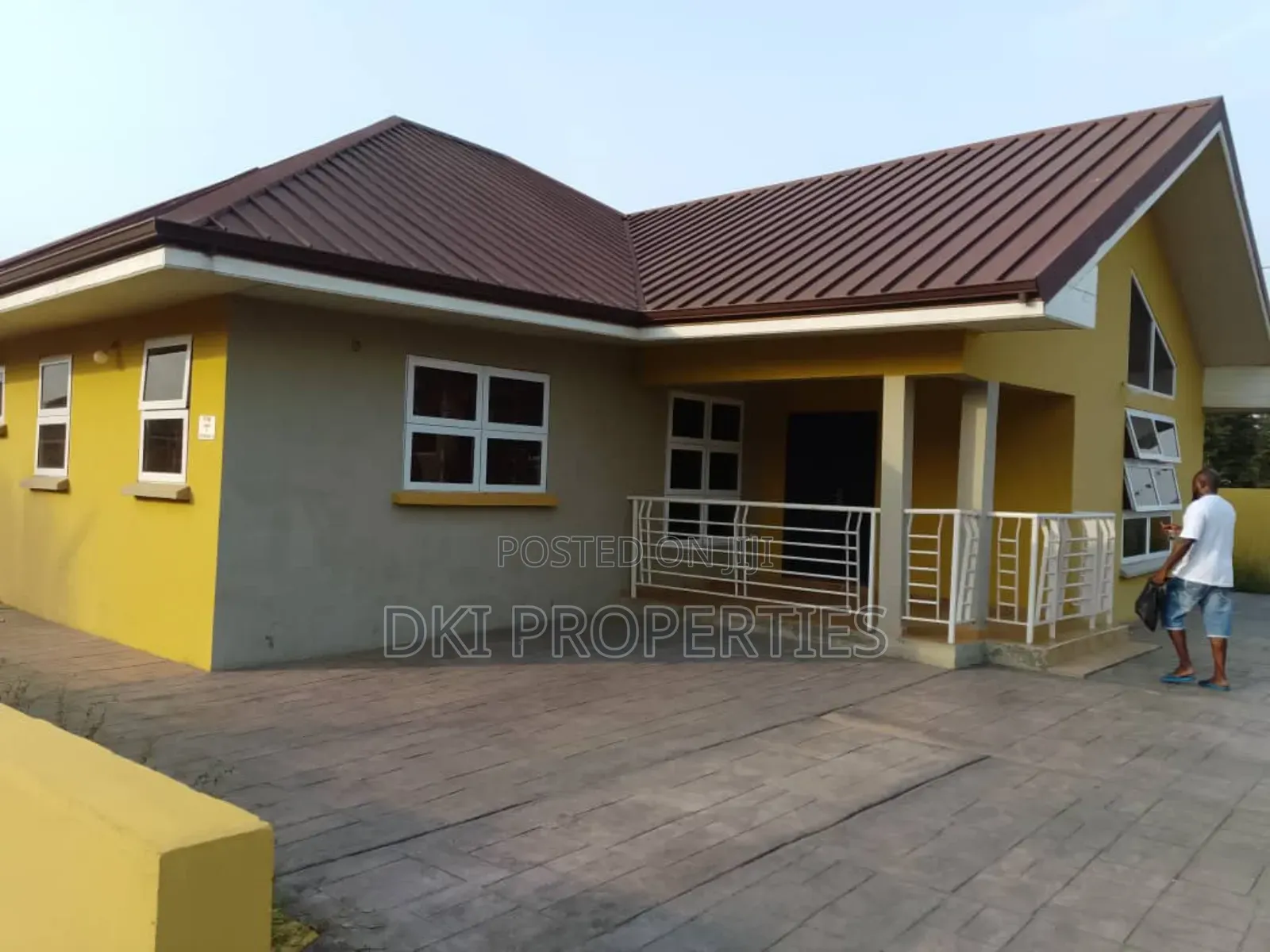 3bdrm House in Dki Properties, Adenta for sale