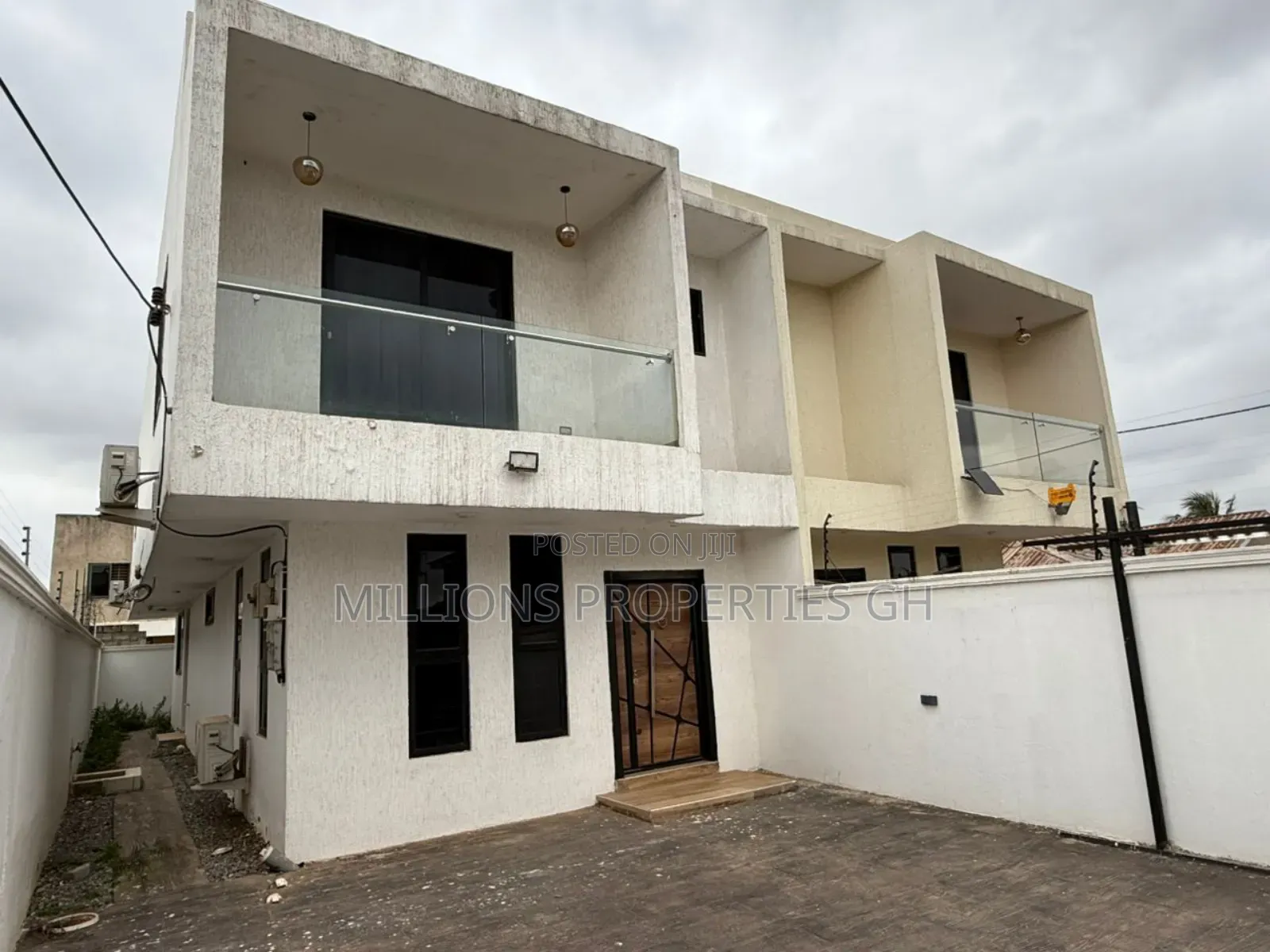 3bdrm House in Millions Properties, Ashomang Estate for sale