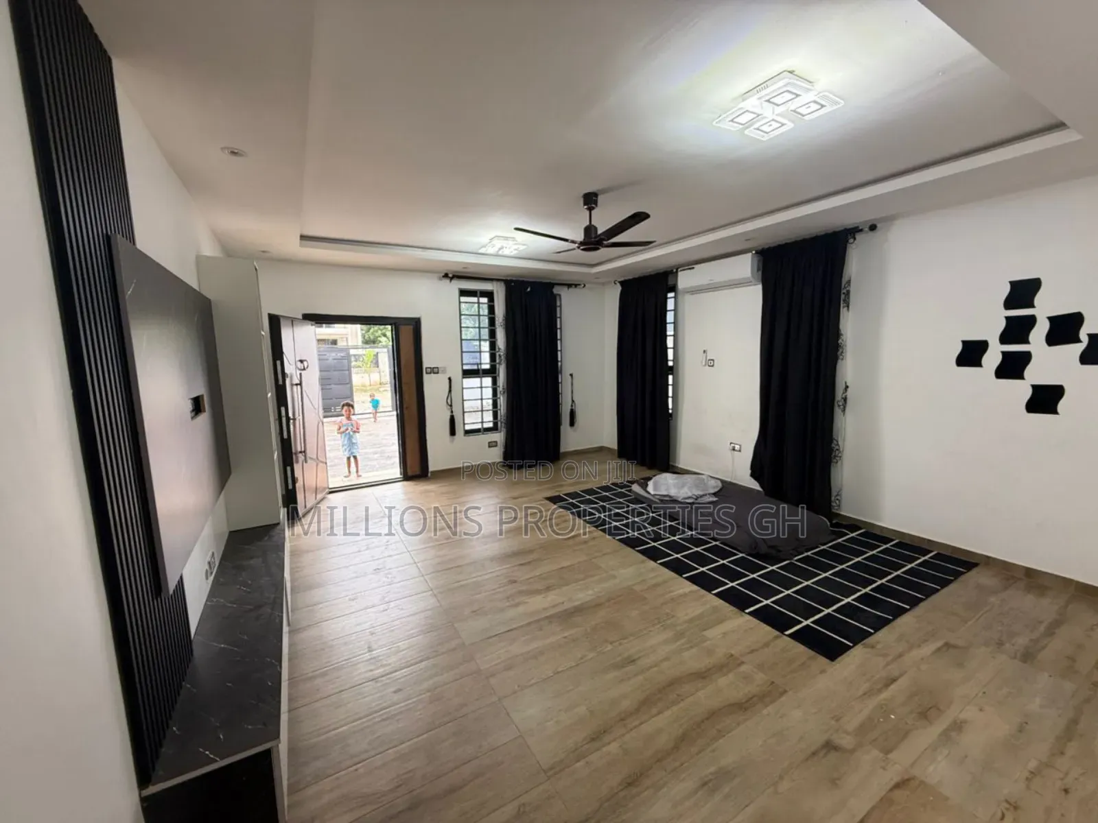 3bdrm House in Millions Properties, Ashomang Estate for sale