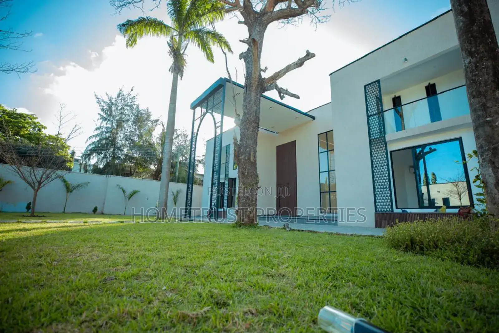 12bdrm Mansion in Hometrust Properties, Cantonments for sale