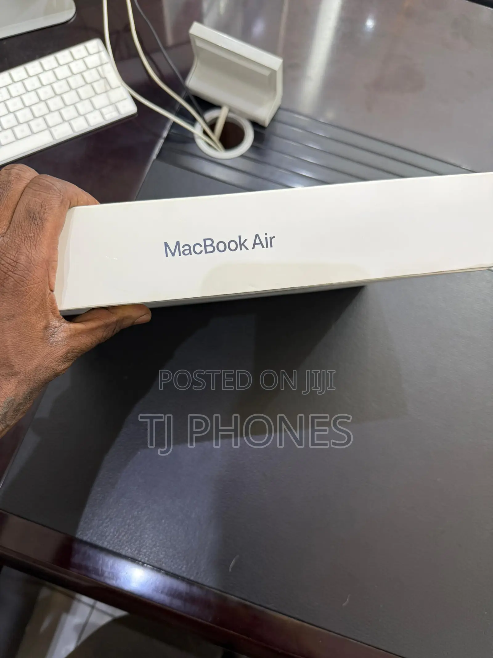 New Laptop Apple MacBook Air 2025 M4 13-inch 16GB Apple M4 SSD 256GB