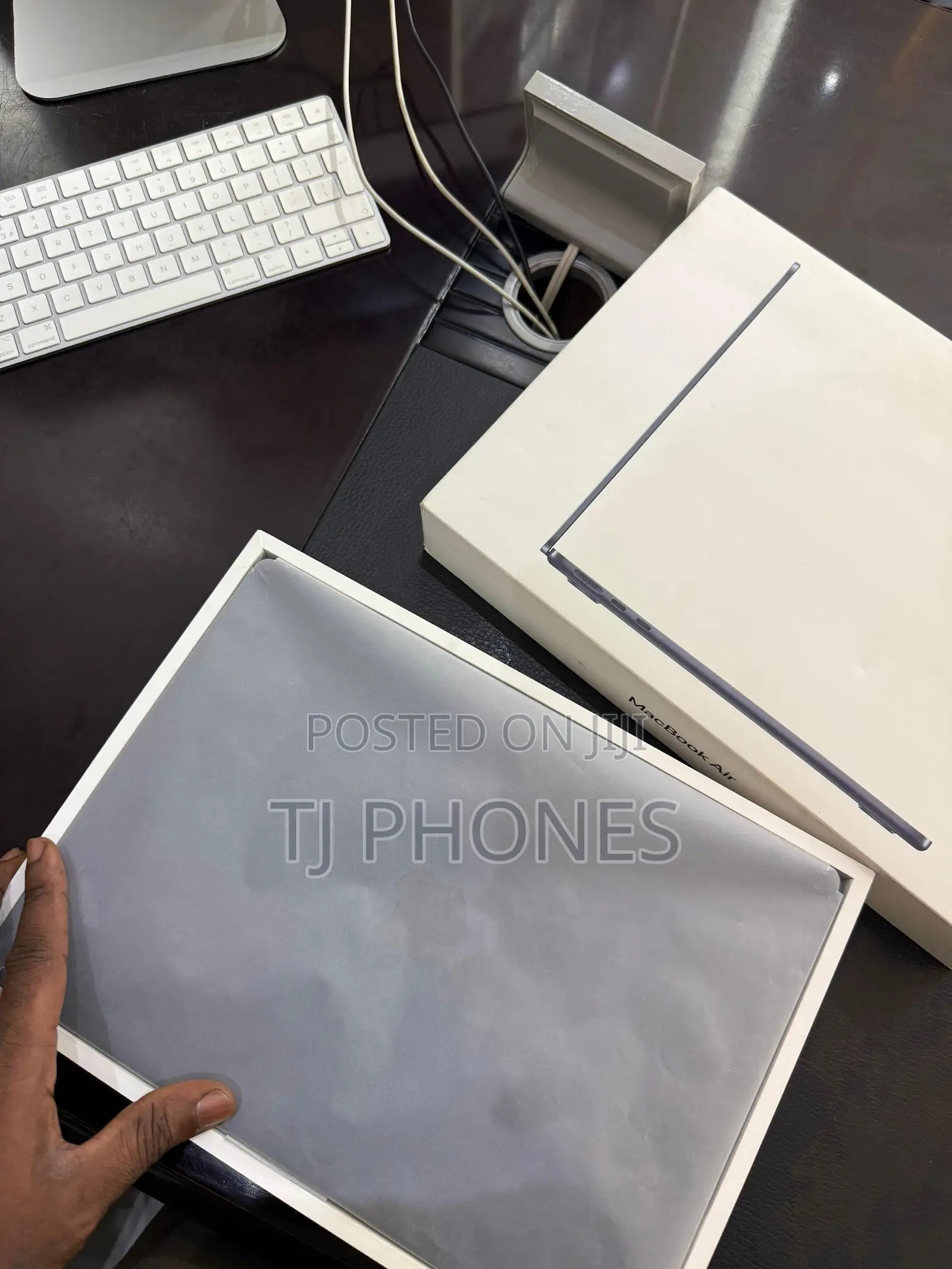 New Laptop Apple MacBook Air 2025 M4 13-inch 16GB Apple M4 SSD 256GB