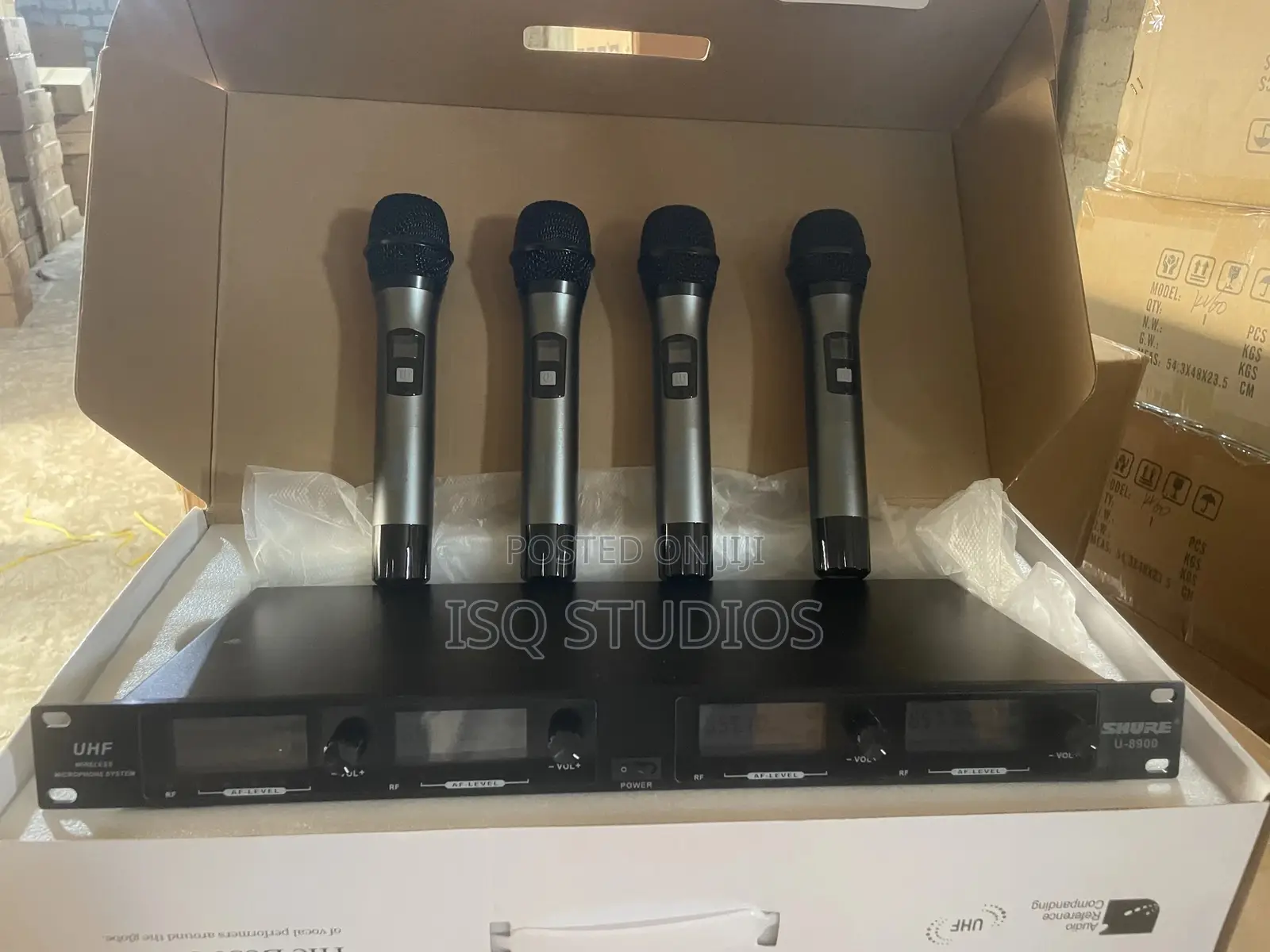 Shure U-8900 4-1 Wireless Microphone