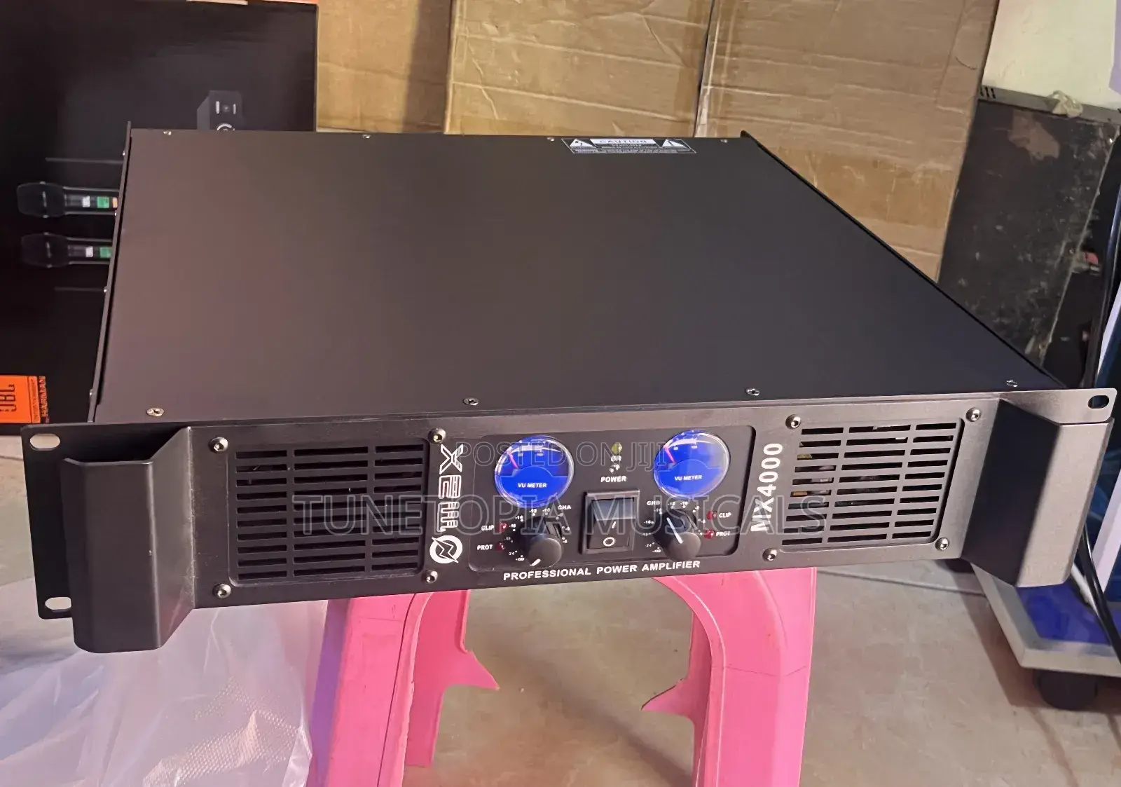 Max Mx4000 Professional Power Amplifier.