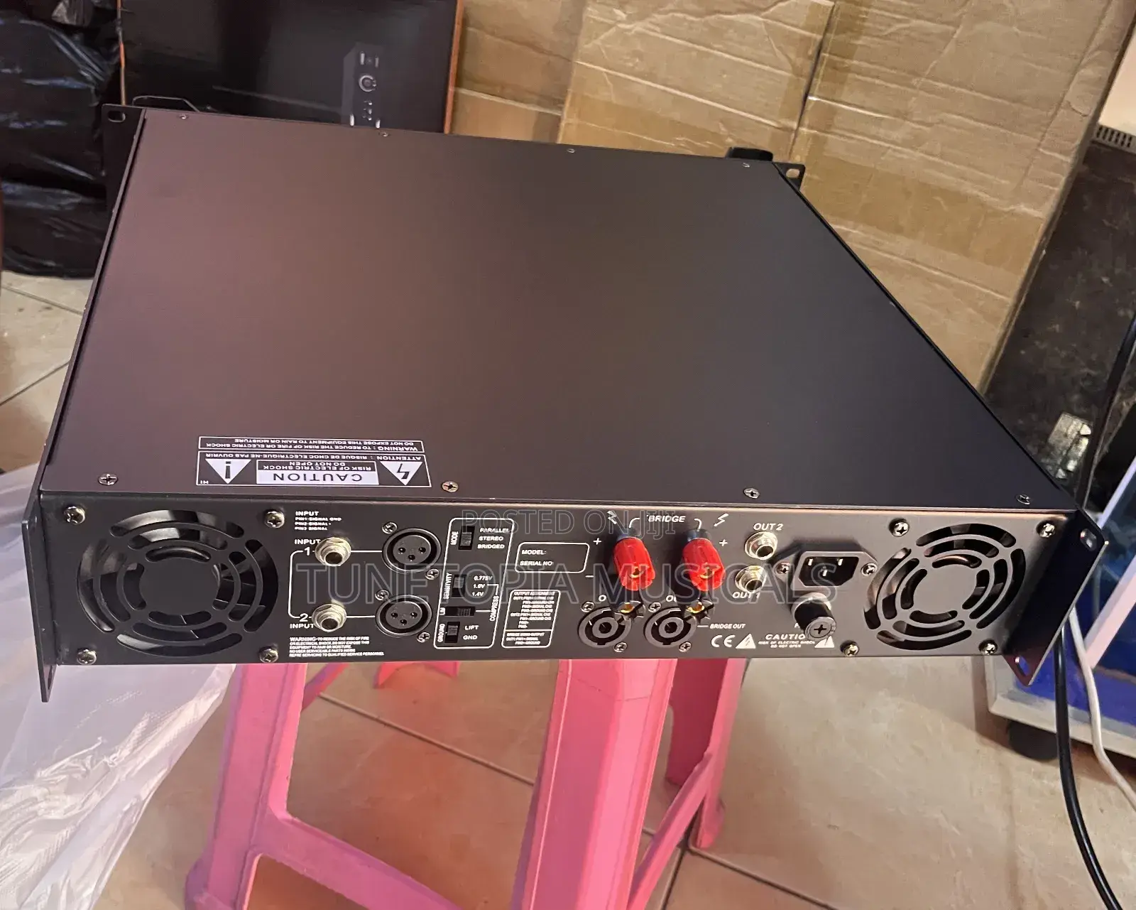 Max Mx4000 Professional Power Amplifier.