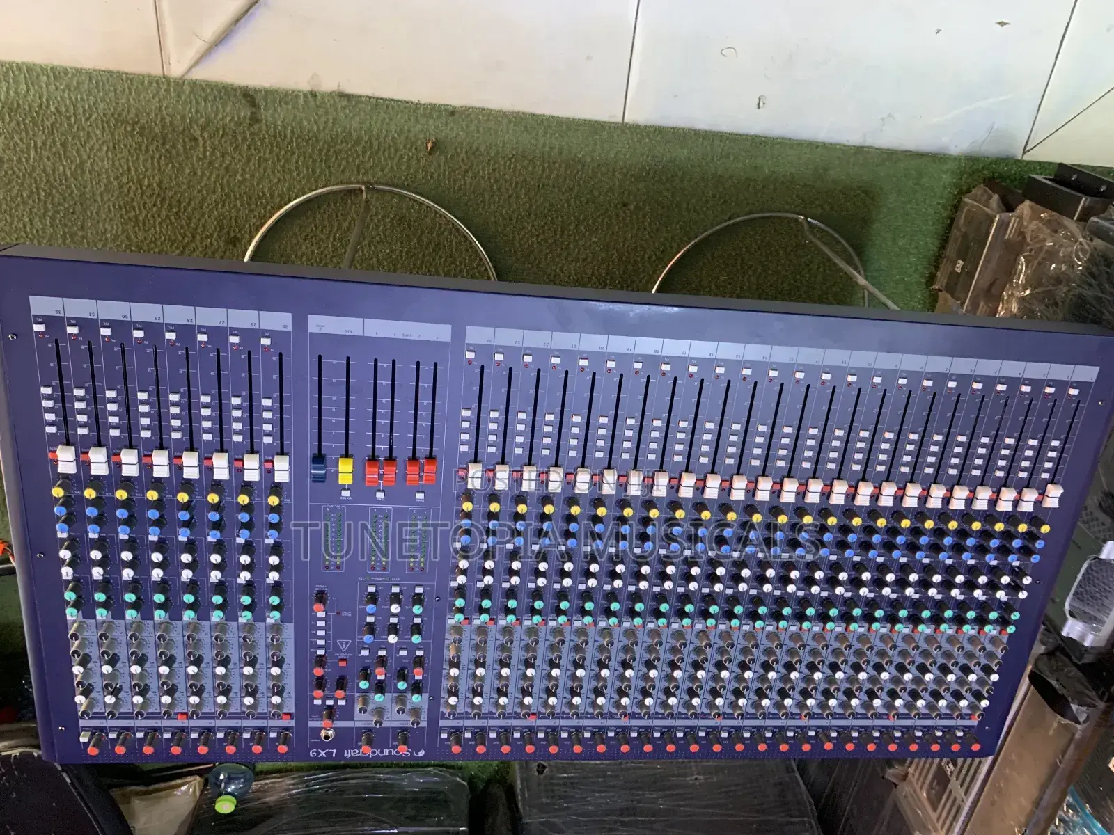 Soundcraft Lx9 32channel Analog Mixing Console.