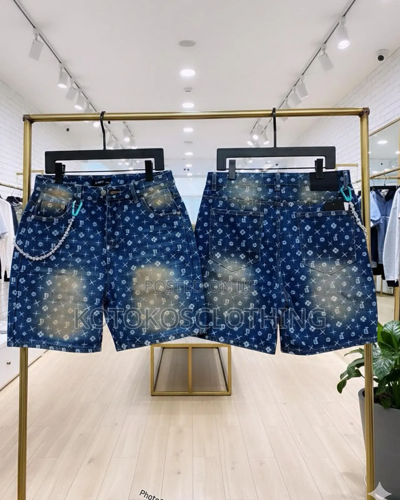 Urban Graphic Chain Denim Short With Chain