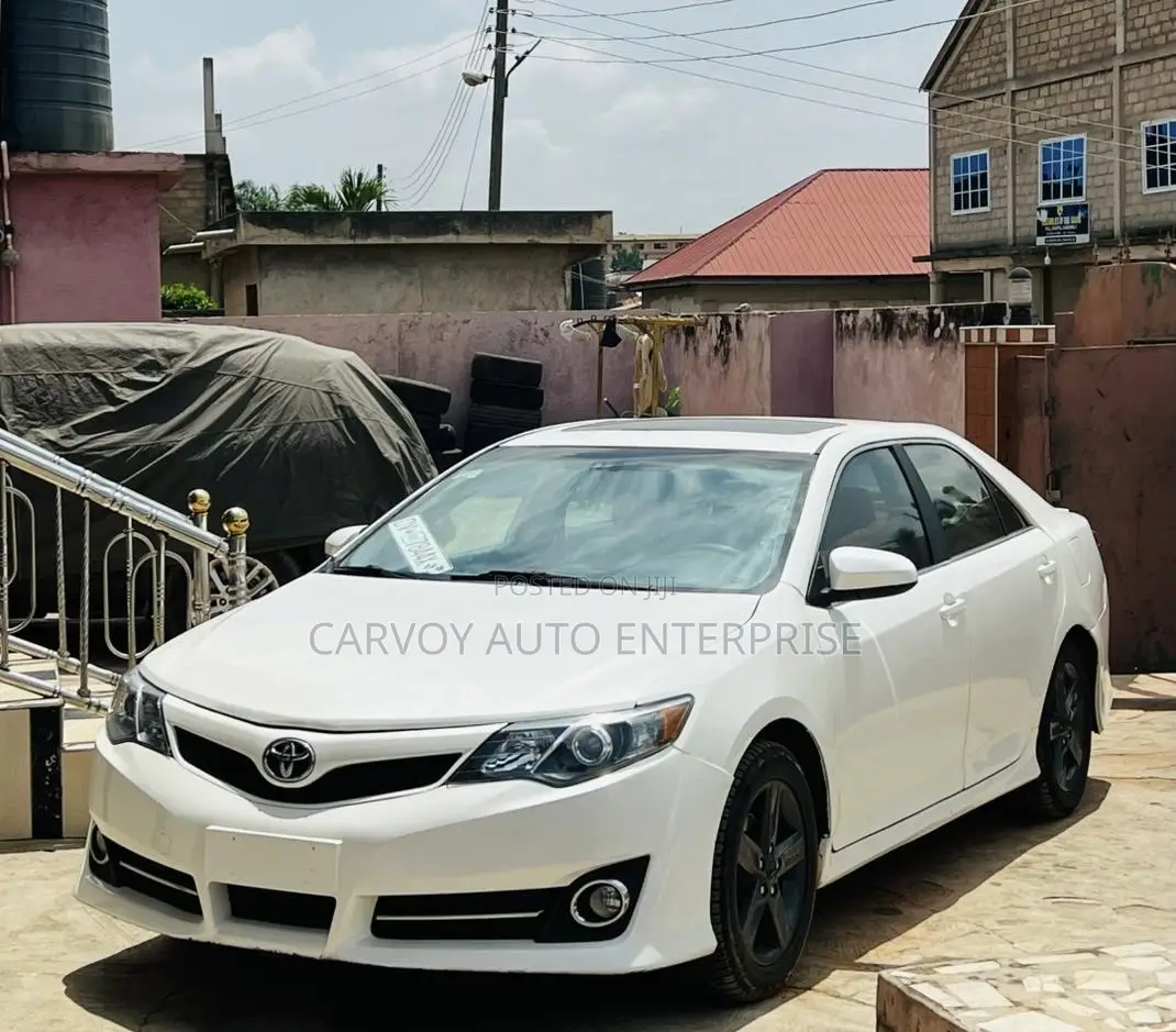 Toyota Camry SE Sport 4dr Sedan (2.5L 4cyl 6A) 2014 White