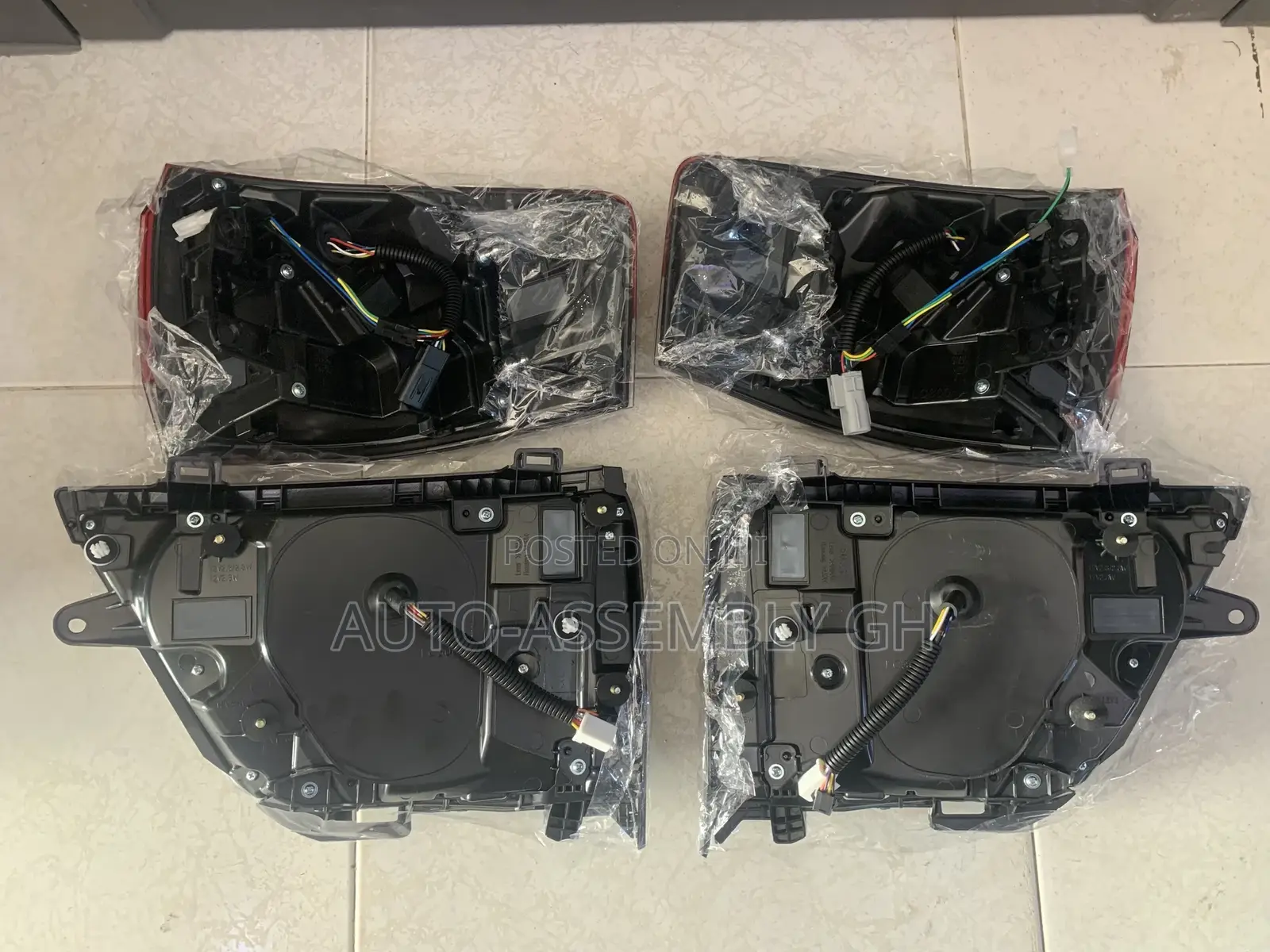 Land Cruiser 300 Original Tail Light Set
