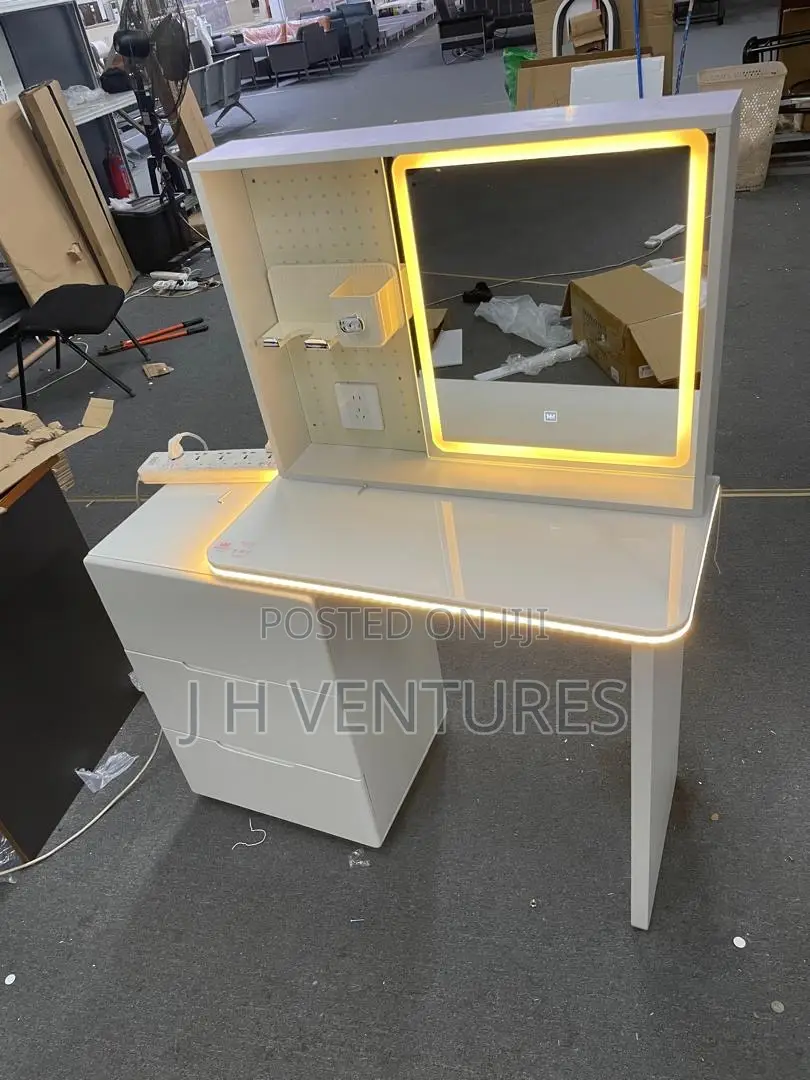 Light Dressing Mirror