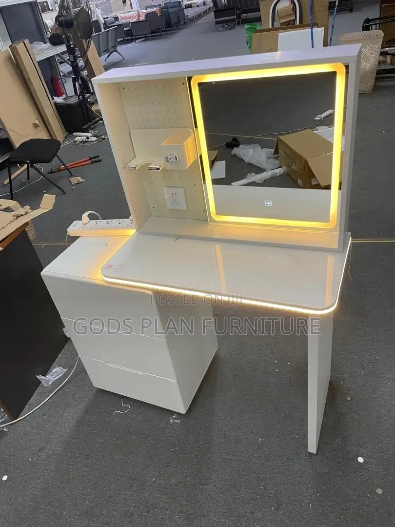 Light Dressing Mirror