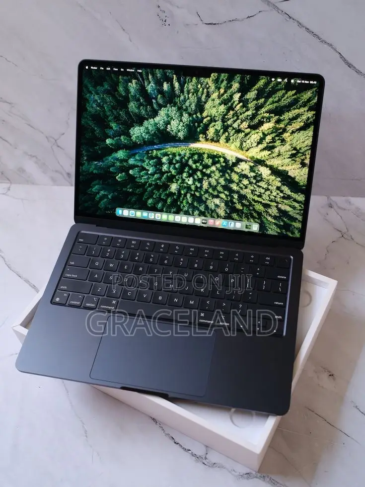 New Laptop Apple MacBook Air 2025 M4 13-Inch 16GB Apple M4 SSD 256GB