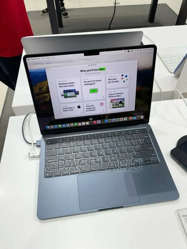 New Laptop Apple MacBook Air 2025 M4 13-Inch 16GB Apple M4 SSD 256GB