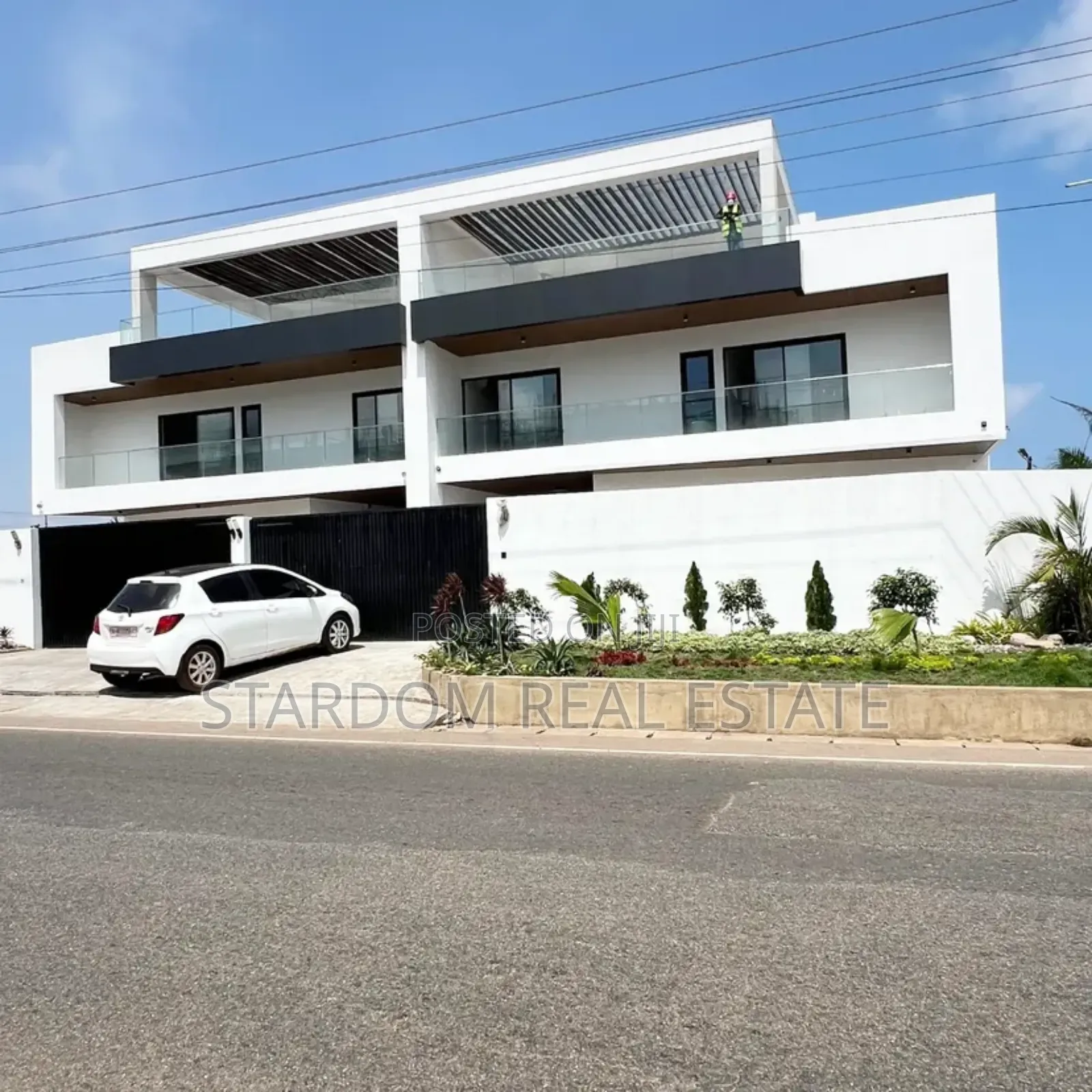 5bdrm Duplex in East Airport, Spintex for sale