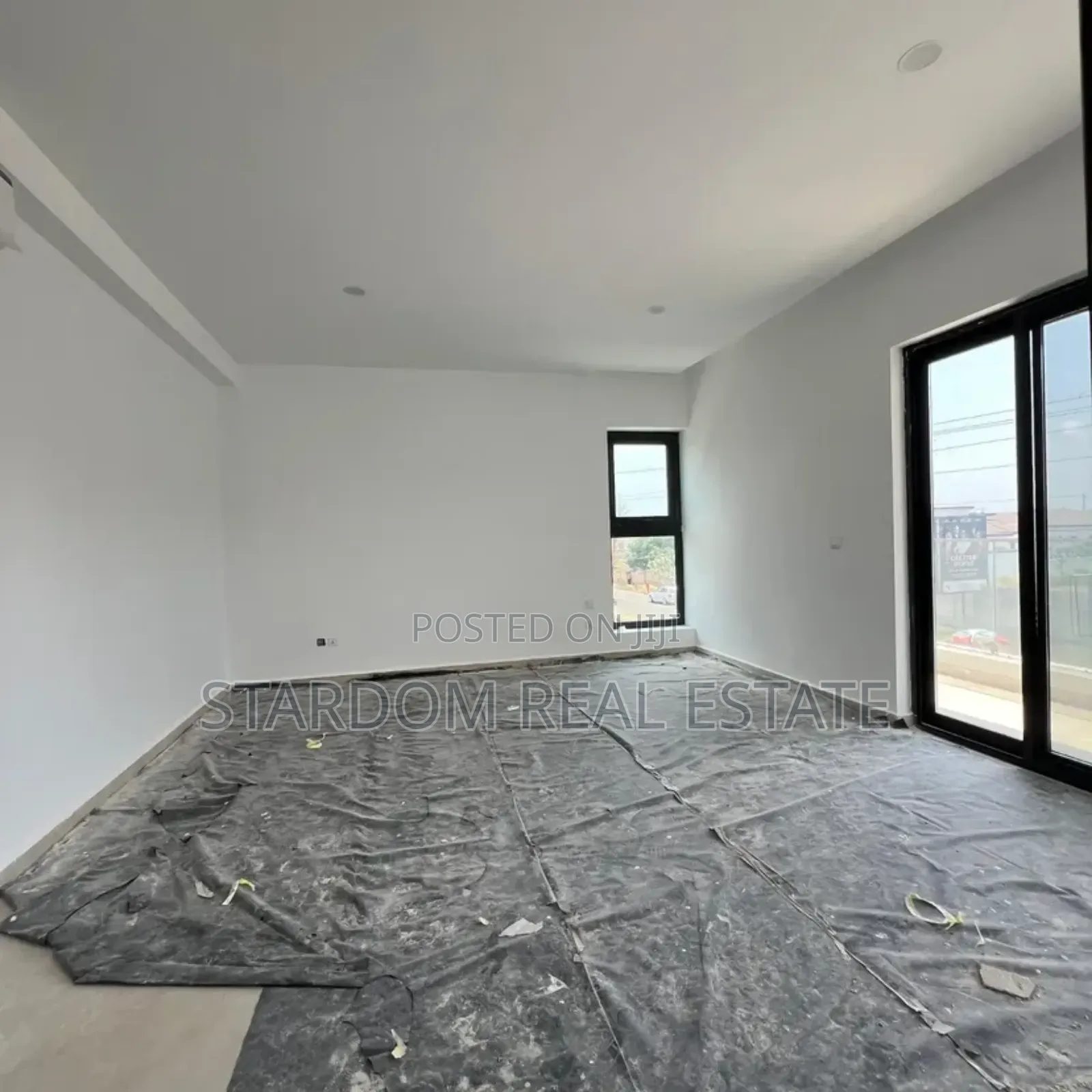 5bdrm Duplex in East Airport, Spintex for sale