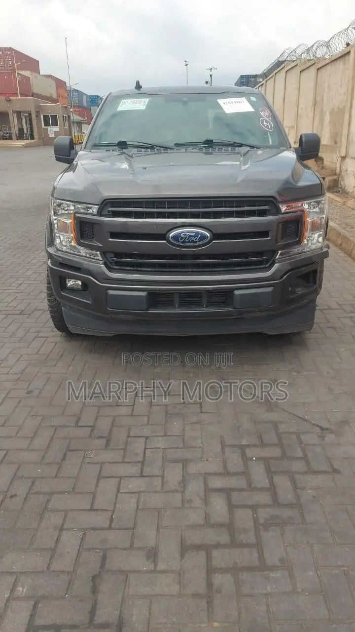 Ford F-150 XLT 4x2 SuperCab Styleside 8 ft. box 163 in. WB 2020 Black