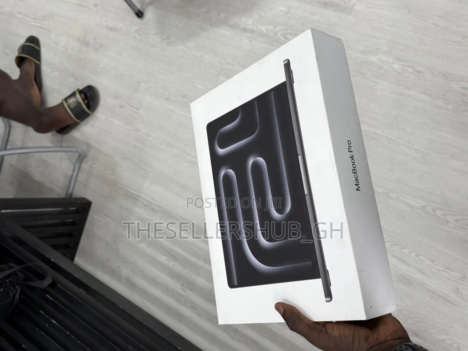 New Laptop Apple Macbook Pro 2025 M5 14-Inch 24GB Apple M5 SSD 1T