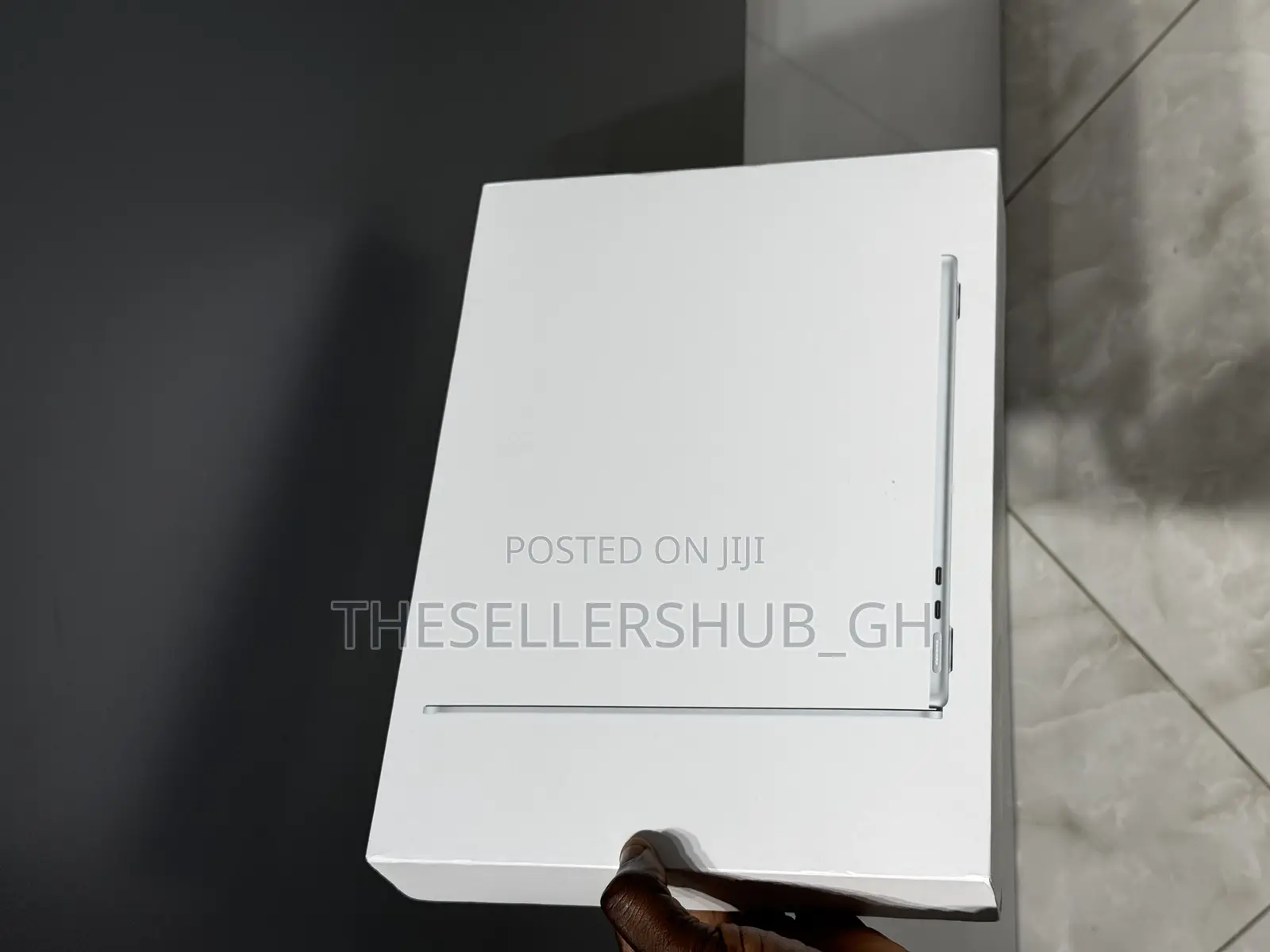 New Laptop Apple MacBook Air 2025 M4 15-inch 16GB Apple M4 SSD 256GB