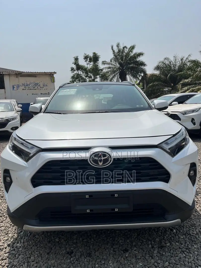 Toyota RAV4 XLE AWD 2023 White