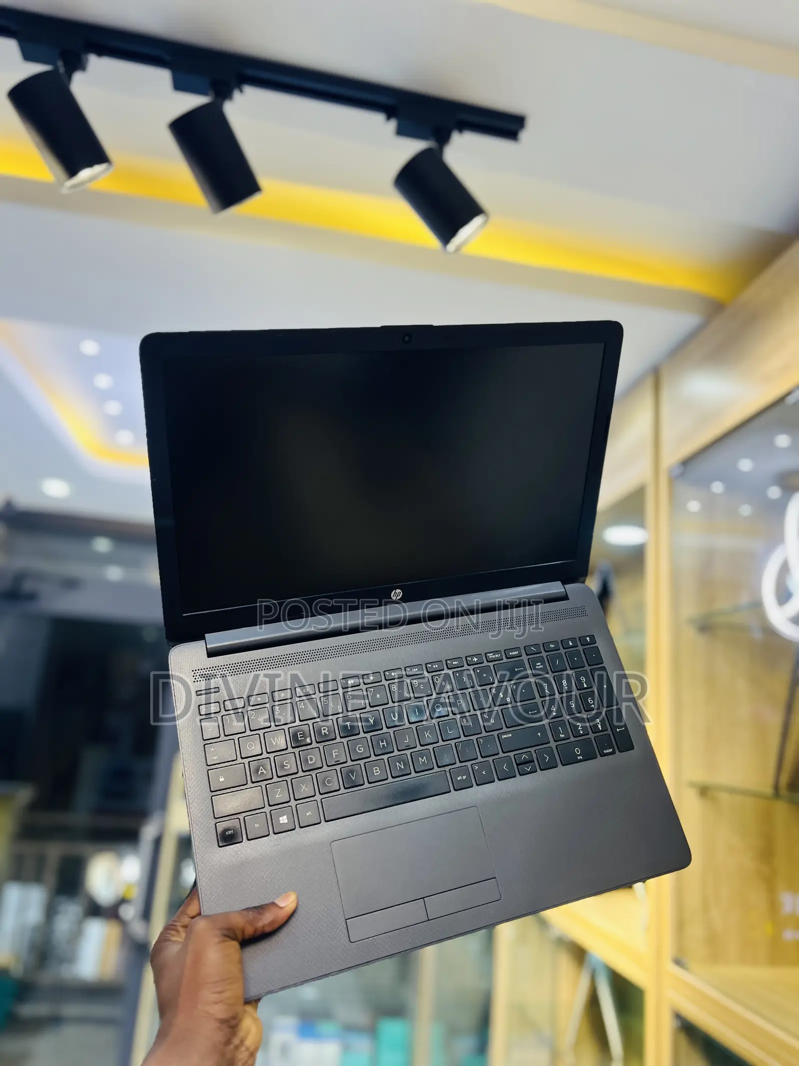 Laptop HP 255 G8 8GB AMD Ryzen HDD 1T